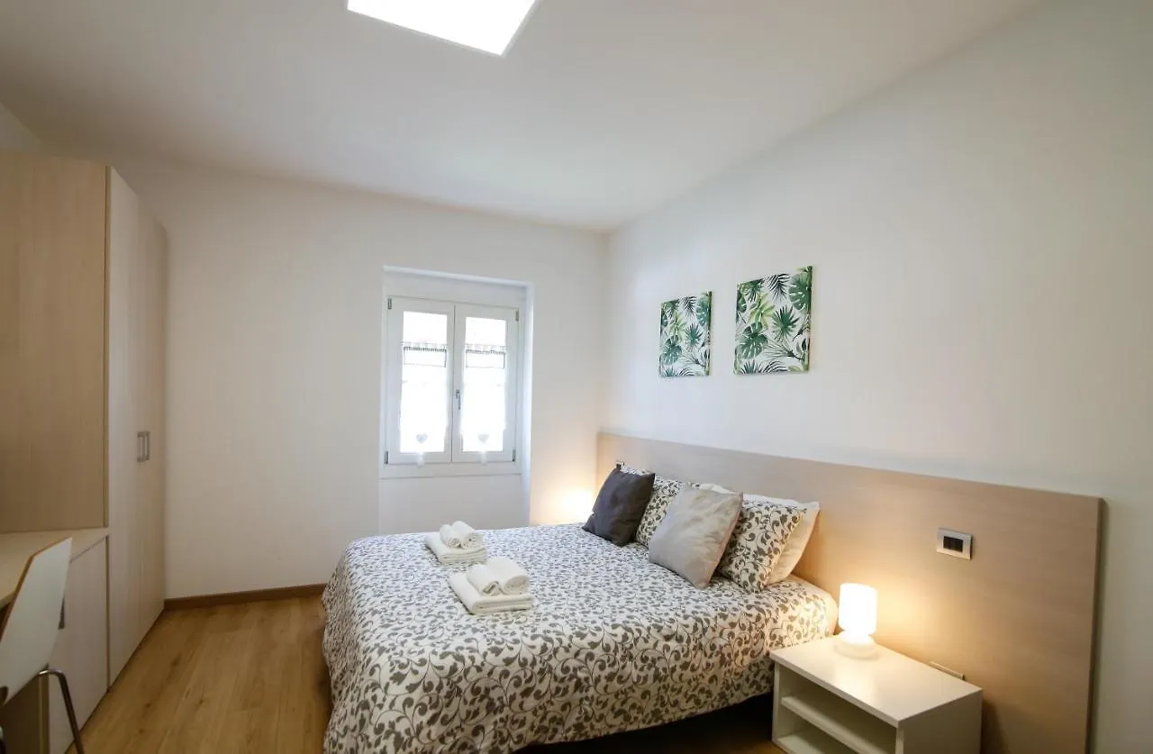 Conte Durini Apartments & Rooms Arcore 2*,