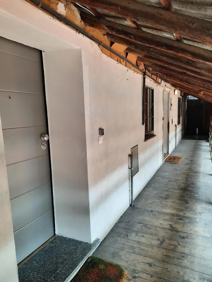Conte Durini Apartments & Rooms Arcore 2*,