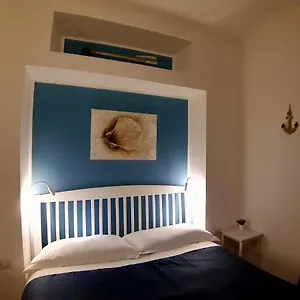 A Due Passi Da Genua